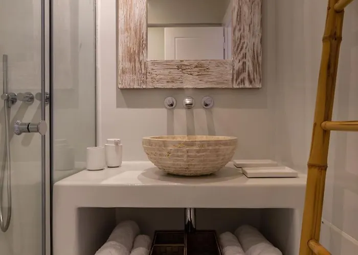 Macaro With Direct Access Willa *